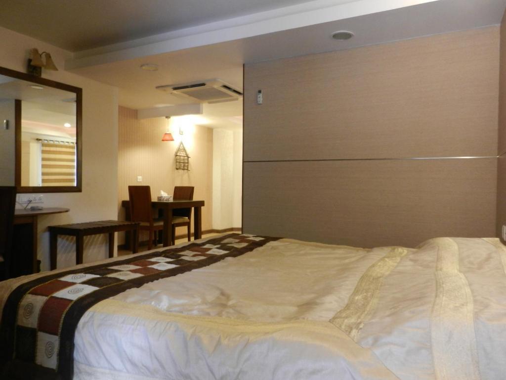 Brunton Heights Executive Suites Bangalore Esterno foto