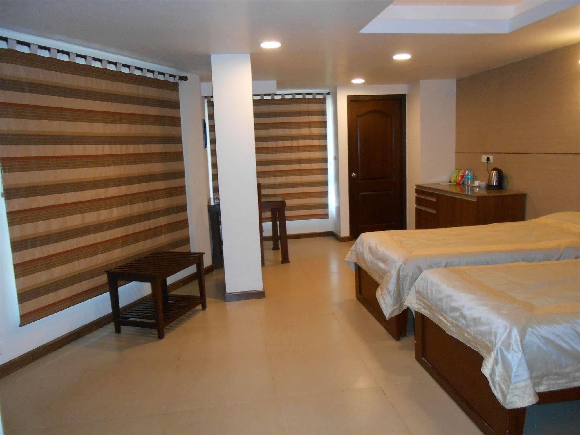 Brunton Heights Executive Suites Bangalore Esterno foto