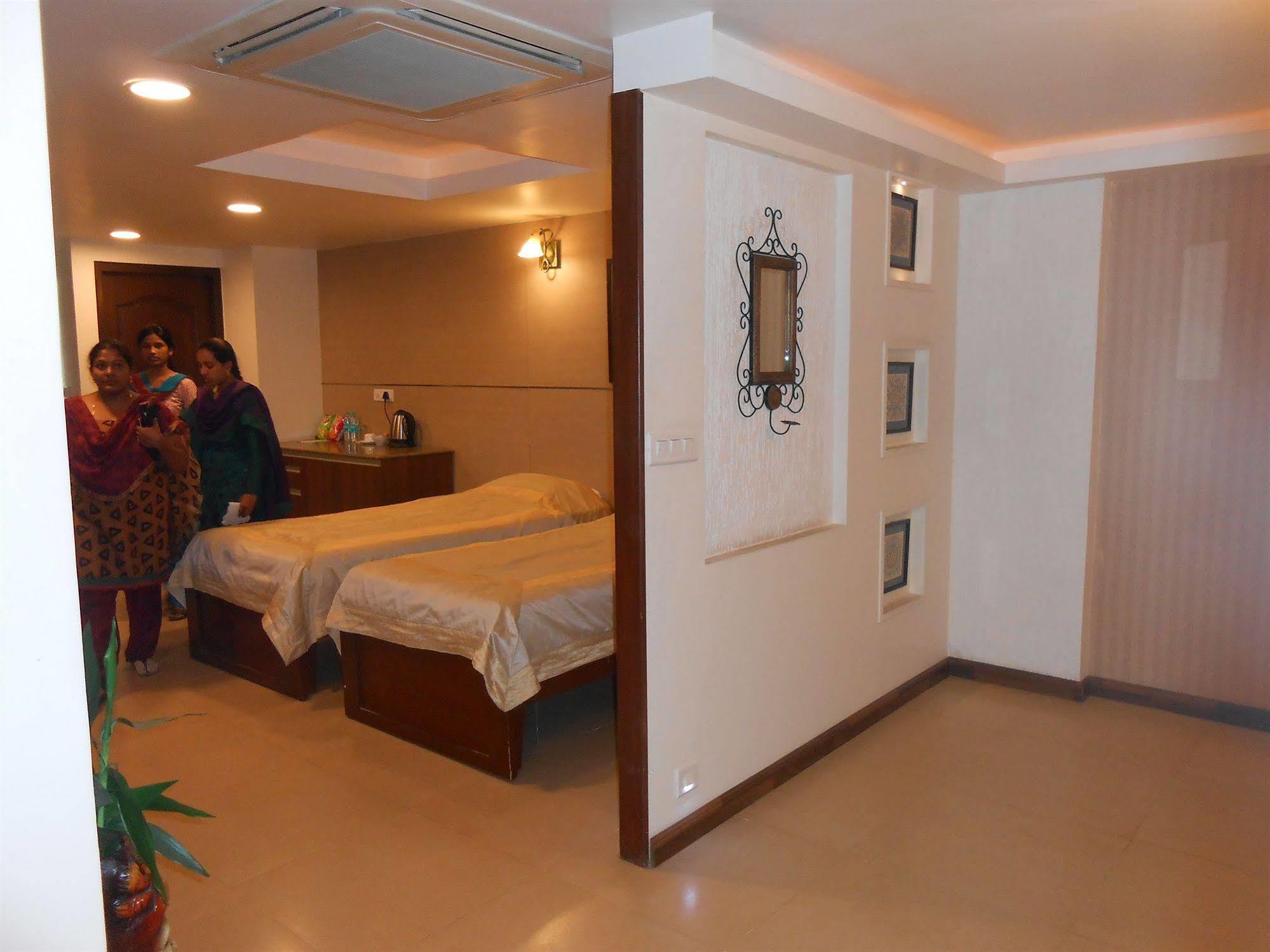 Brunton Heights Executive Suites Bangalore Esterno foto