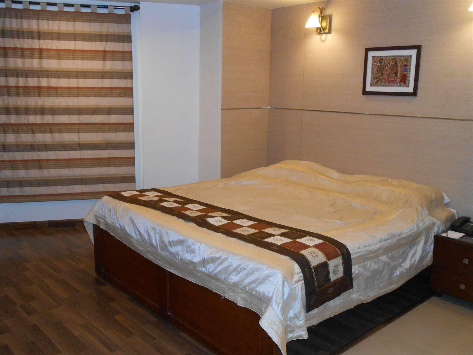 Brunton Heights Executive Suites Bangalore Esterno foto